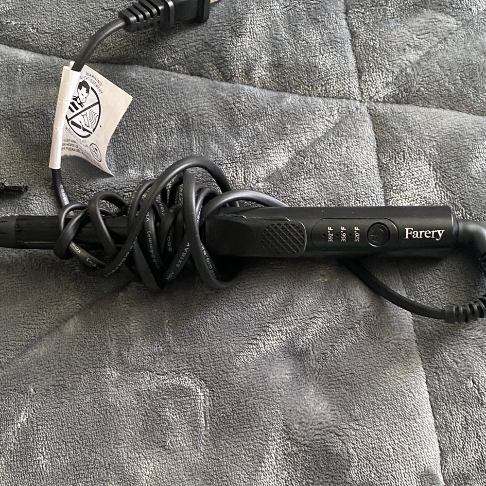 Farery Black mini curling iron. 1/2 inch